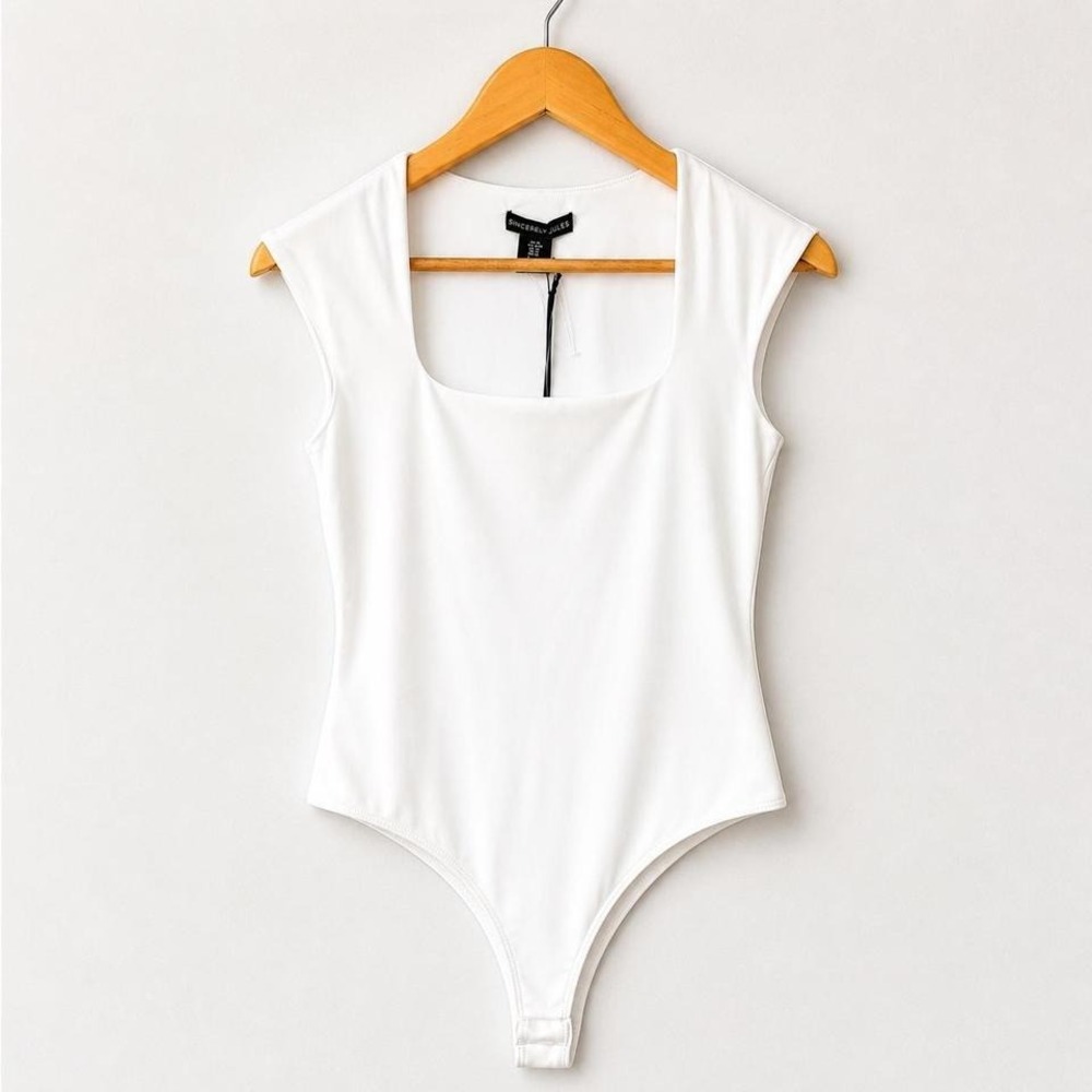 Sincerely Jules White Square Neck Bodysuit Size M Minimal Stretch NWT